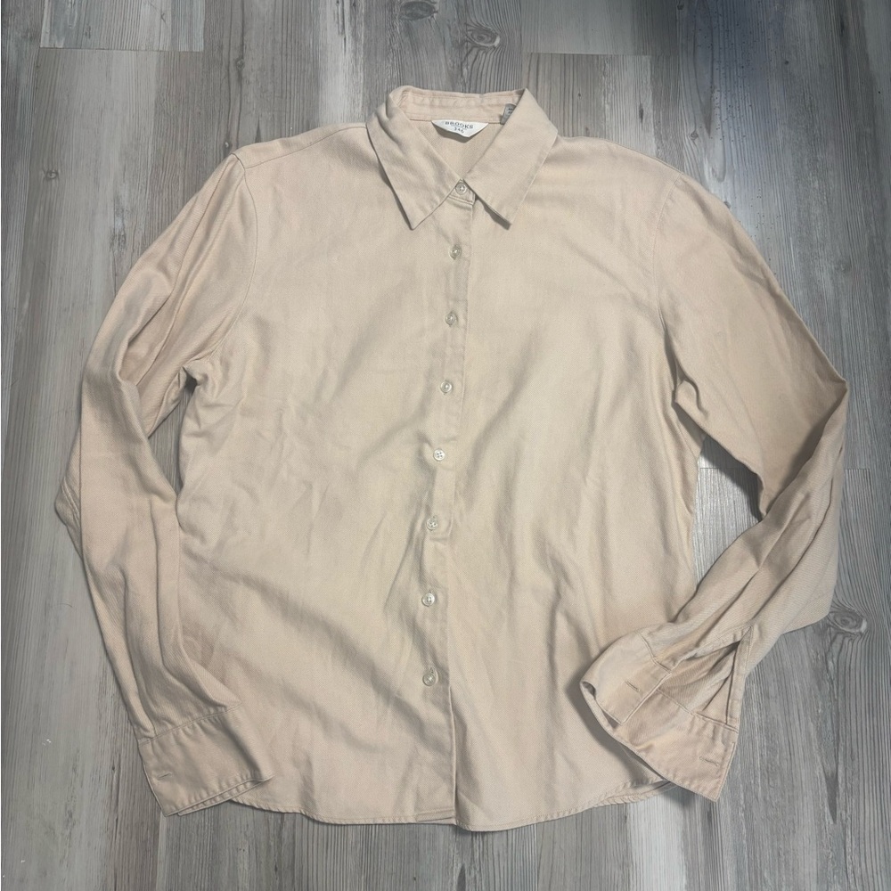 Brooks 346 Size Medium Cream button-up shirt chest is 19, length is 24 #preppy